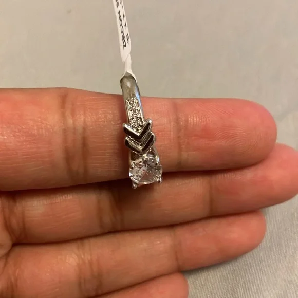🌸 3/$15 Zircon silver plated ring - Picture 12 of 15